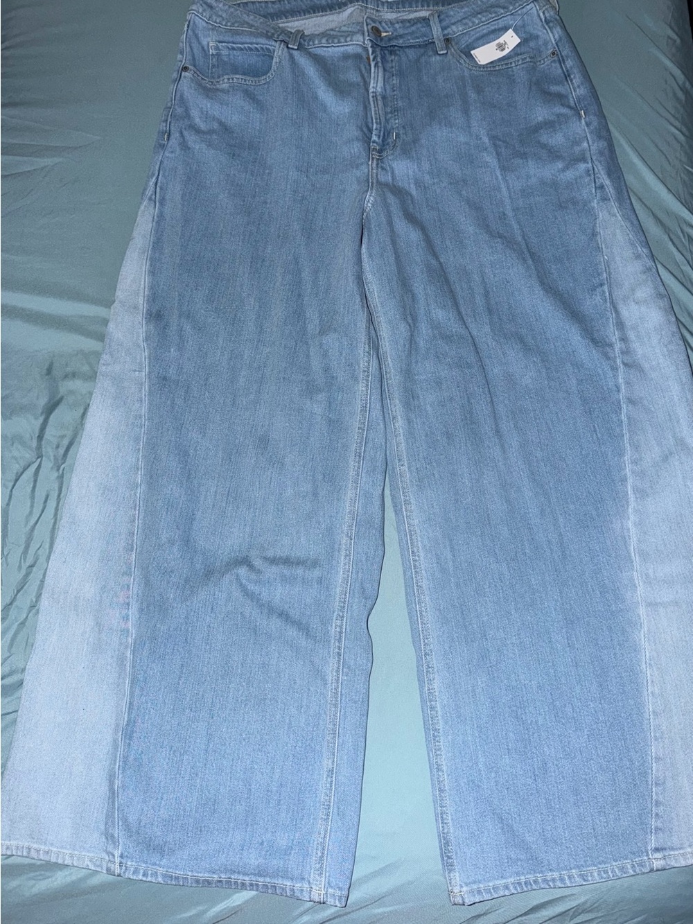 Old Navy Light Wash Wide Leg Jeans
